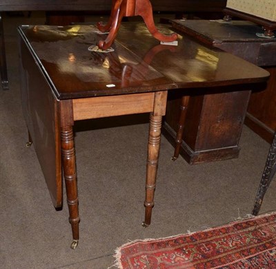 Lot 464 - A 19th century mahogany drop-leaf table