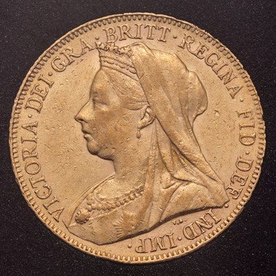 Lot 169 - Victoria, Sovereign 1900; very fine,...