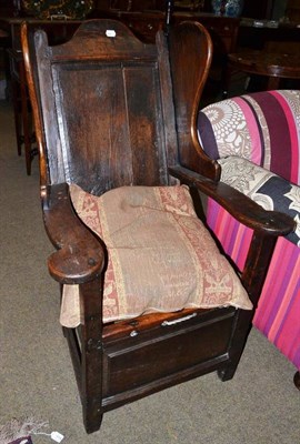 Lot 495 - Oak lambing chair