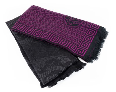 Lot 1004 - Gianni Versace Wool Scarf in black and fuchsia...