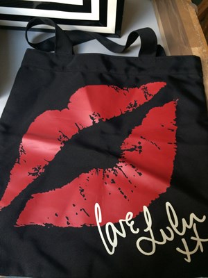 Lot 1030 - A Lulu Guiness Black and White Lips Clutch Bag...