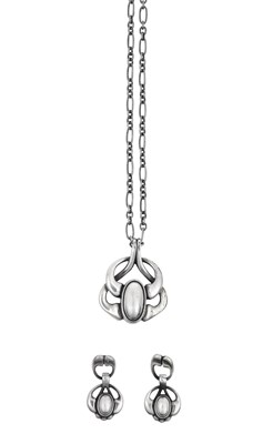 Lot 2345 - A 2006 Heritage Pendant on Chain and Pair of...