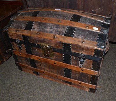 Lot 526 - Early 20th century dome top trunk