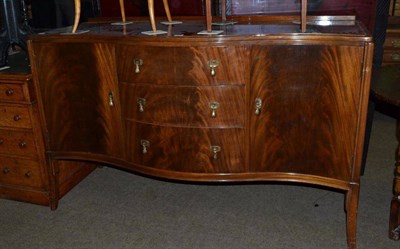 Lot 529 - Early 20th century mahogany serpentine front sideboard