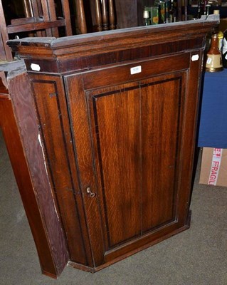 Lot 539 - Oak corner cabinet