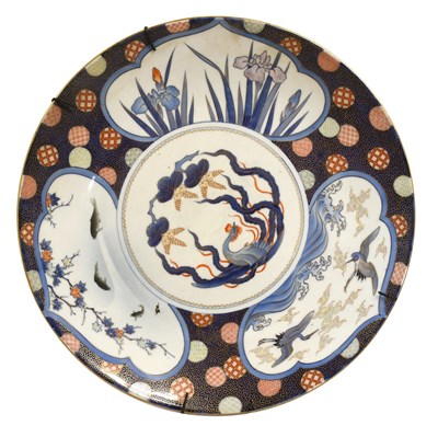 Lot 108 - An Imari Porcelain Charger, Meiji period,...
