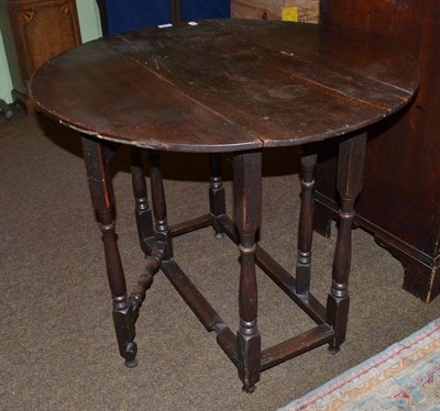 Lot 548 - Small oak drop leaf table