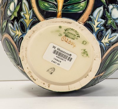 Lot 521 - Modern Moorcroft Pottery Tribute to William...