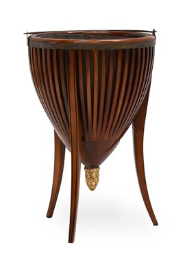 Lot 531 - A Edwardian Mahogany Planter, with brass liner...