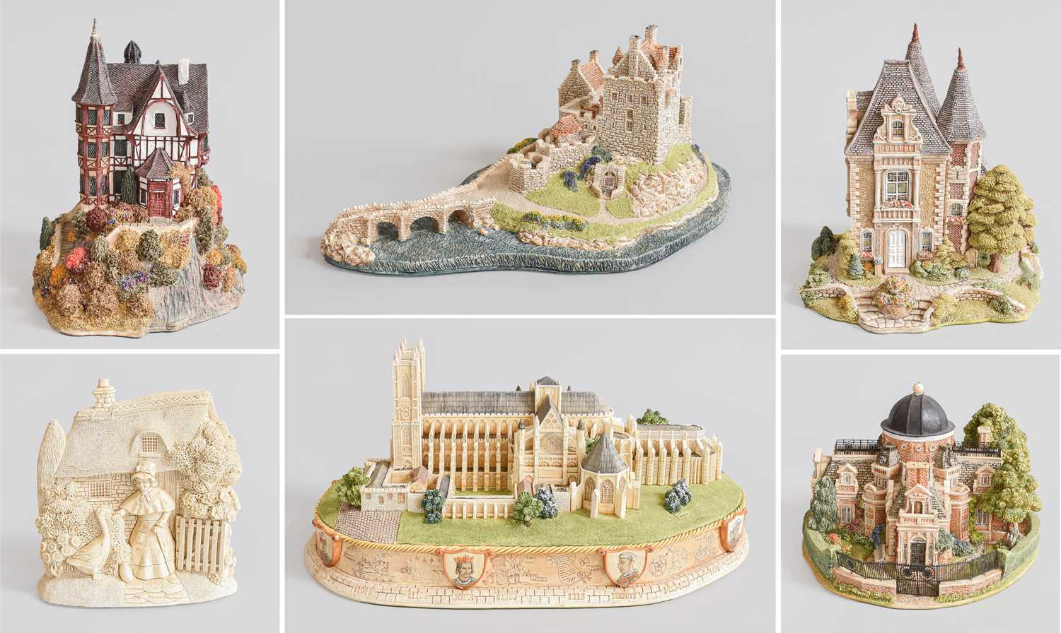 Lot 1 - Lilliput Lane: approximately 50 various boxed Lot 1 - Lilliput Lane: approximately 50 various boxed