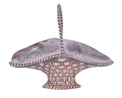 Lot 127 - An Edward VII Silver Pin-Cushion