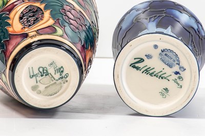 Lot 516 - Modern Moorcroft Pottery Garnet Apple Pattern...