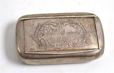 Lot 12 - Continental white metal snuff box, stamped '8305', inscribed 'Gledilegt Sumar' 1917