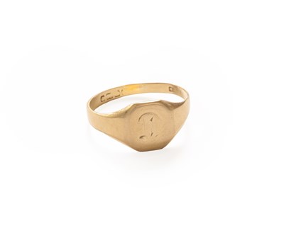 Lot 323 - An 18 Carat Gold Signet Ring, finger size W