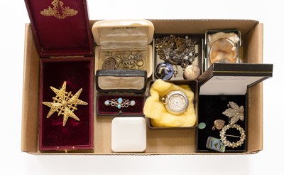 Lot 315 - A Small Quantity of Jewellery, including a 9...