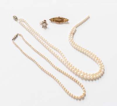 Lot 335 - A Small Quantity of Jewellery, comprising of a...