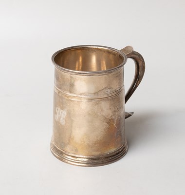 Lot 5 - An Elizabeth II Silver Mug, by George Tarratt...