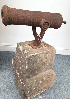 Lot 361 - An 18th Century Iron Carronade, the 52cm...