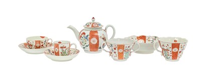 Lot 7 - A Worcester Porcelain Teapot and Cover, circa...