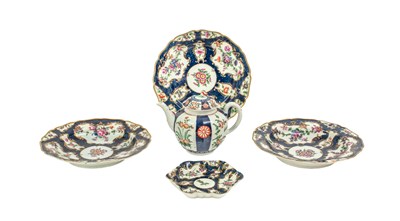 Lot 5 - A Worcester Porcelain Teapot Stand, circa 1770,...