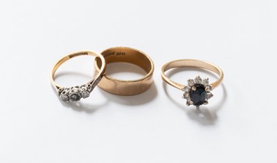 Lot 324 - A Diamond Three Stone Ring, stamped '18CT&PLAT'...
