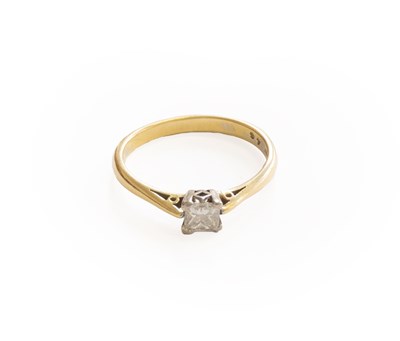 Lot 432 - An 18 Carat Diamond Solitaire Ring, the...