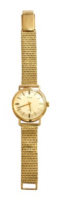 Lot 403 - A 9 Carat Gold Centre Seconds Wristwatch,...