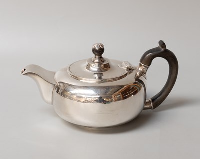 Lot 6 - An Edward VII Silver Teapot, by James Parkes,...