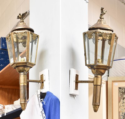 Lot 185 - A Pair of Coaching Lamps