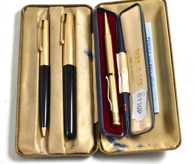 Lot 125 - A 9ct gold yard.o.led and two Parker pens