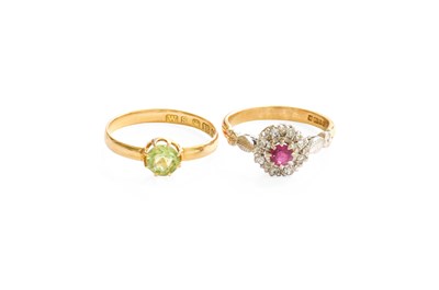 Lot 345 - An 18 Carat Gold Peridot Ring, the round cut...