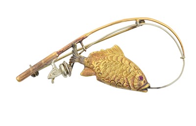 Lot 2344 - An 18 Carat Gold Novelty Brooch realistically...