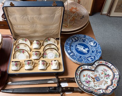 Lot 281 - A Pair of Samson Porcelain Armorial Dessert...