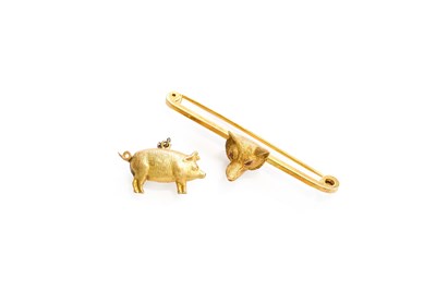 Lot 380 - A Fox Mask Bar Brooch, stamped '15CT', length...