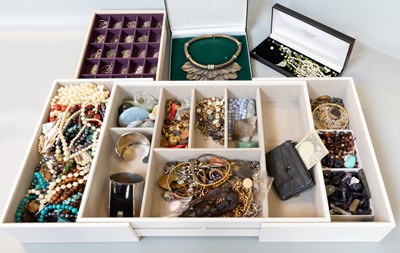 Lot 492 - A Quantity of Jewellery, including silver and...