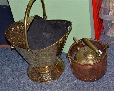 Lot 190 - Brass helmet coat scuttle, brass warming pan, kettle and cooking pan