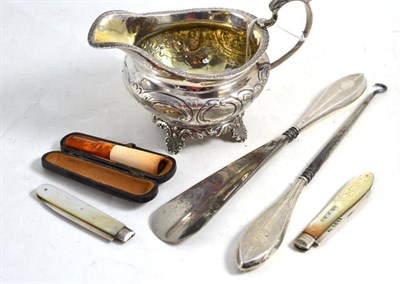Lot 218 - A silver milk jug, button hook, shoe horn, two fruit knives and a sheroot holder