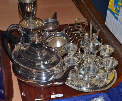 Lot 247 - Tray of silver plate and a canteen of Sheffield plated cutlery