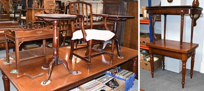Lot 1287 - An Edwardian Mahogany Bijouterie Table, banded...