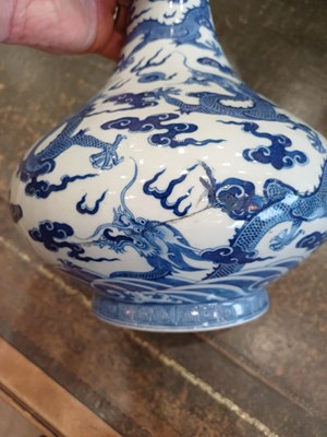 Lot 14 - A Chinese Porcelain Bottle Vase, Jiaqing reign...