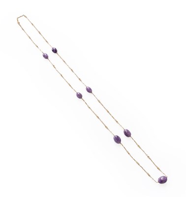 Lot 236 - An Amethyst Necklace, the graduated amethyst...