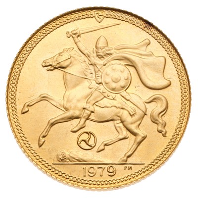Lot 335 - Isle of Man, Half Sovereign 1979, obv....