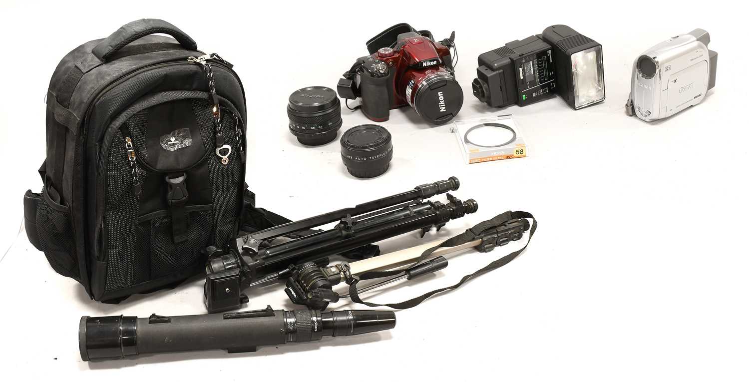 Lot 141 - Cameras And Related Items