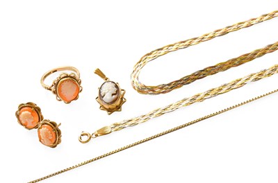 Lot 212 - A 9 Carat Tri-Colour Gold Necklace and...