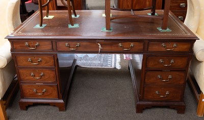 Lot 1334 - A Good Quality Reproduction Mahogany Pedestal...