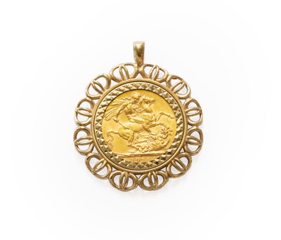 Lot 203 - A Sovereign Pendant, dated 1914, loose mounted...