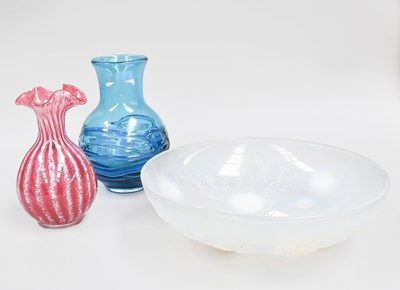 Lot 69 - An Early 20th-Century Opalescent Glass Bowl,...