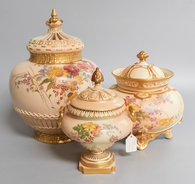 Lot 112 - A Large Royal Worcester Porcelain...