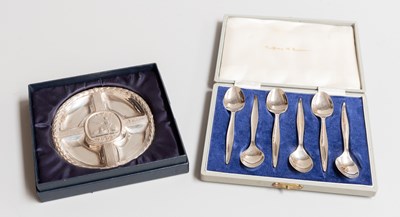 Lot 132 - A Cased Set of Elizabeth II Silver...