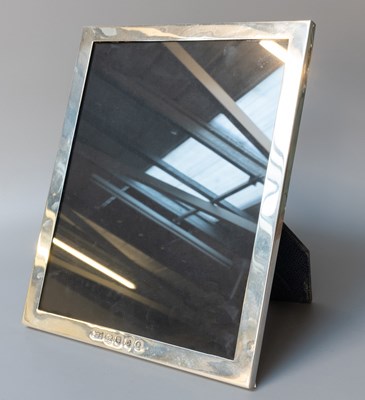 Lot 5 - An Elizabeth II Silver Photograph-Frame, by S....